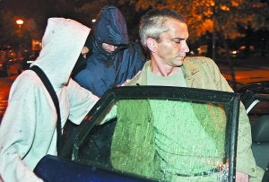 Joseba Permach, en San Sebastián tras su detención el 5 de octubre de 2007. ::
BARRIENTOS / AP/