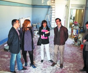Casi a punto. Páez y Laborda visitaron ayer las instalaciones, en el Antiguo Hospital. :: F. DE LA HERA/