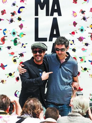Unax Ugalde con David Pinillos, director de 'Bon appétit'. ::
EFE/