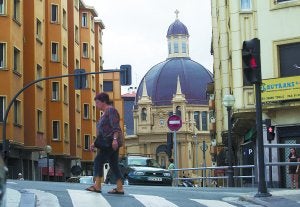 Próximas obras. Vista de la calle Estación, con la iglesia de San Gabriel y Santa Gema al fondo. ::
F. DE LA HERA/