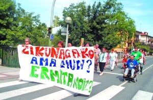 Manifestación que se llevó a cabo el pasado domingo en el barrio de Zikuñaga de Hernani. ::
JUANFER/