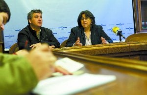 Enmiendas. Trimiño y Bengoechea presentaron sus correcciones al borrador del Gobierno. ::
F. DE LA HERA/