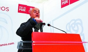 El alcalde de San Sebastián, Odón Elorza, perdió las elecciones, pero podría volver a gobernar si hace un pacto a tres bandas. :: ARIZMENDI/
