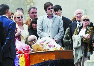 Semprún fue enterrado al sur de París envuelto en la bandera republicana