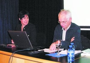 La jornada sobre historia corrió a cargo de Félix Placer, que fue presentado por Iratxe Giménez. ::
GORRITIBEREA/
