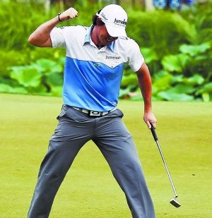 Satisfecho. McIlroy celebra un birdie ayer en el hoyo 11. ::
AP/