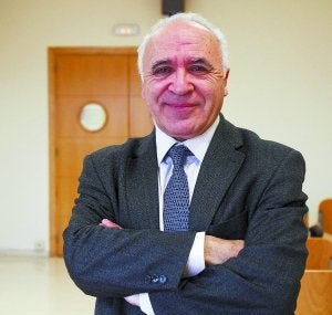 El teólogo Juan José Tamayo ofrece hoy una charla en Donostia. ::
DÍAZ URIEL/