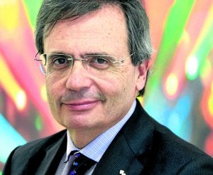 El doctor Rafael Matesanz, presidente de la Organización Nacional de Trasplantes. Sus manos de cirujano han salvado muchas vidas. ::
ELVIRA MEGÍAS/