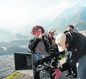 Bollaín ha rodado su sexta película en Nepal, con el Himalaya al fondo./