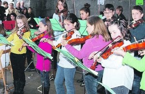 Una actuación de alumnos de la escuela. ::
SUDUPE/