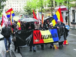 MARCHA. La comitiva republicana recorrió el paseo de Colón y las calles del centro, hasta llegar a la plaza San Juan. ::
F. DE LA HERA/