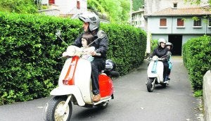 Ruedas con historia. Las viejas motos Lambretta volverán a recorrer Altzola el próximo mes de mayo. ::
AITOR/