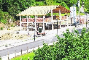La parcela en construcción que ha sido objeto de denuncia en Gaztelu./