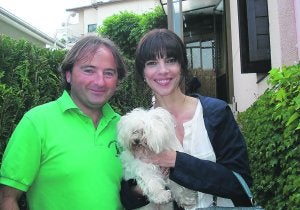 Tres estrellas. Álvaro Moreno, Lyly y Maribel Verdú, en un descanso del rodaje de la película./