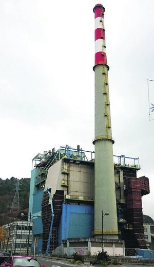 Térmica. Ya se aprecia el cambio de color en la fachada. :: FOTOS VIÑAS/