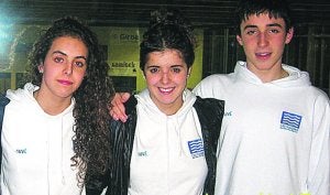 Oihana eta Ainhoa Goenaga, eta Jon Aizpuru. ::
IZARRAITZ IGERI ELKARTEA/