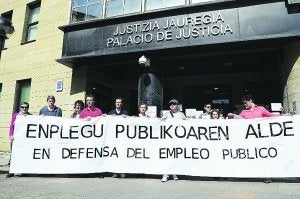 Concentración ante el Palacio de Justicia de Tolosa. ::
GOÑI/