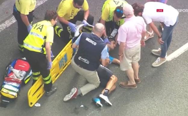 Mikel Landa y Egan Bernal hospitalizados con fracturas tras una fuerte caída en la Clásica de San Sebastián