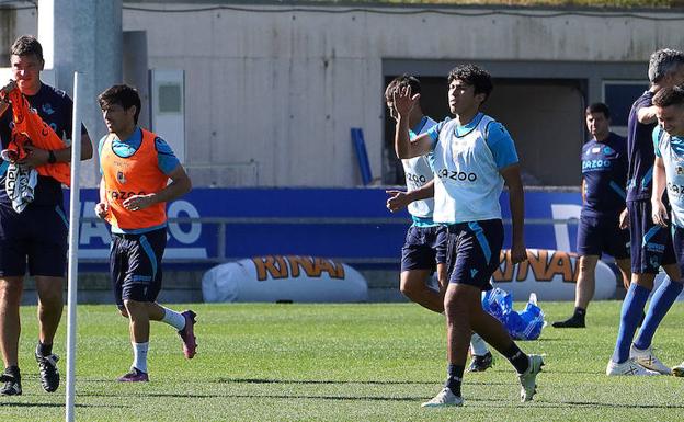 Jonathan Gómez se ejercita en el entrenamiento de la Real Sociedad de este martes./arizmendi