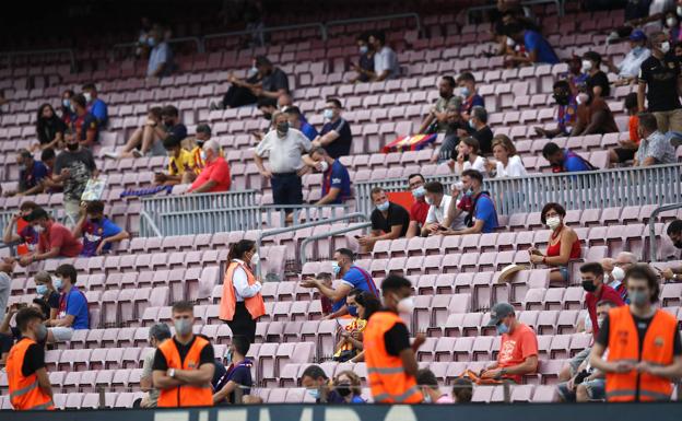 Imagen de la grada del Camp Nou en el partido contra la Real en agosto de 2021, en época de restricciones de Covid. /reuters
