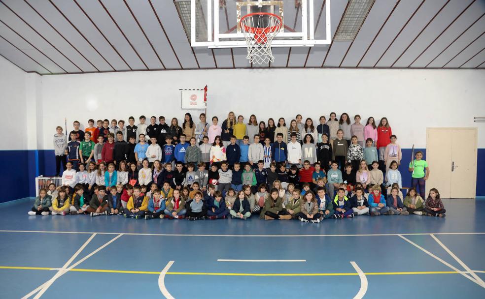 El colegio Santo Tomás Lizeoa desfilará con dos compañías por Donostia esta Tamborrada infantil de 2023.