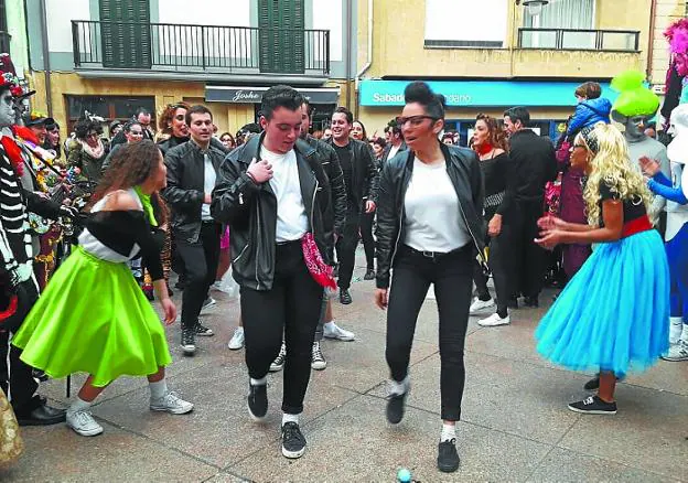 Binnen mat aankunnen Más de 100 personas inscritas para la comparsa 'Karibetik' del carnaval |  El Diario Vasco