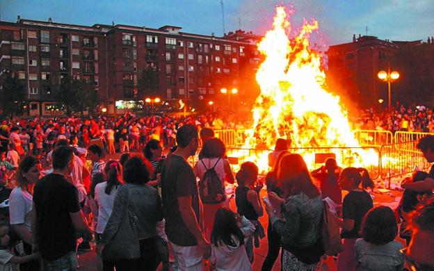 Andatza plaza acogerá esta noche la tradicional fiesta del solsticio de