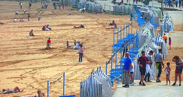 Medioambiente. Se solicita que se cuide de la playa. / ETXEBERRIA