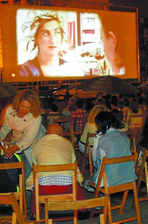 Cine al aire libre. /  F. DE LA HERA