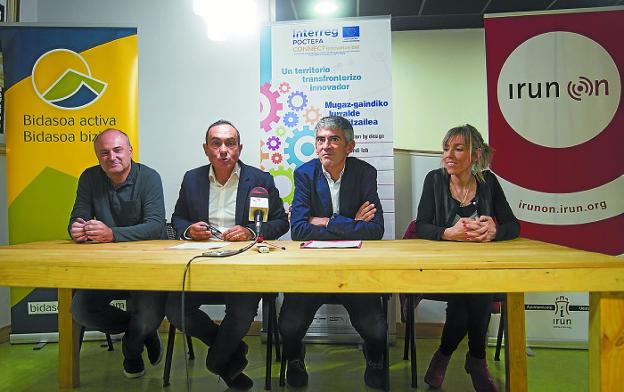 Iñaki García, Miguel Ángel Páez, Lander Beloki y Amaia Adin en Irun Factory. /  F. DE LA HERA