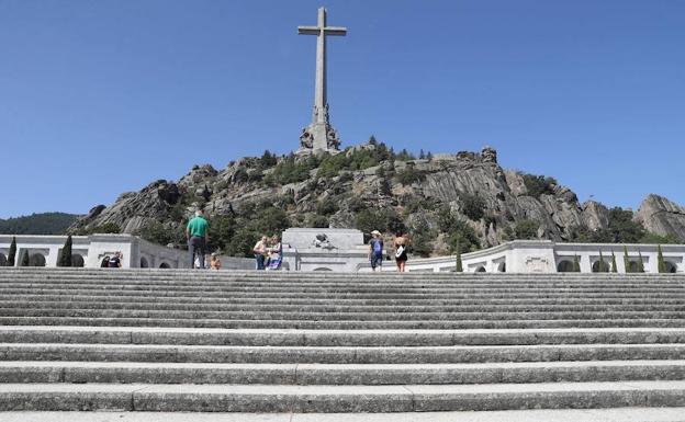 Piden trasladar a Euskadi a los vascos enterrados en el Valle de los Caídos