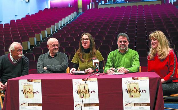 Sagüés, Ithurbide, Eizaguirre, Pazos y Ermolaeva presentaron la ópera 'Werther' sobre el escenario del Centro Cultural Amaia./F. DE LA HERA
