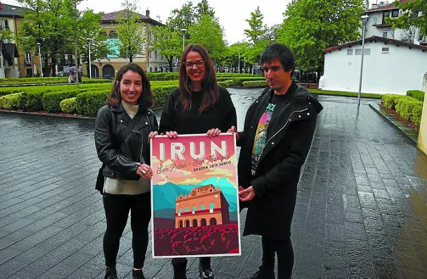 Ane Eguiazabal, la delegada de Cultura, Juncal Eizaguirre, y Alberto Calvo, mostrando el cartel./DE LA HERA