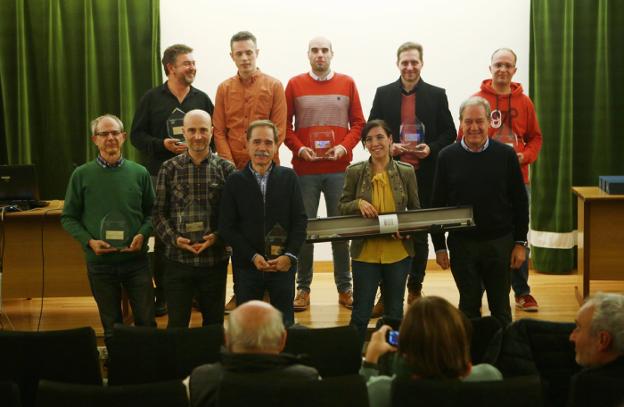 Ganadores. Los premiados recibieron sus galardones ayer en el Centro Cultural Amaia. / F. DE LA HERA
