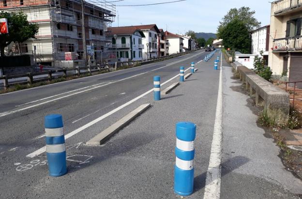 El nuevo tramo de acera se construirá en este punto./