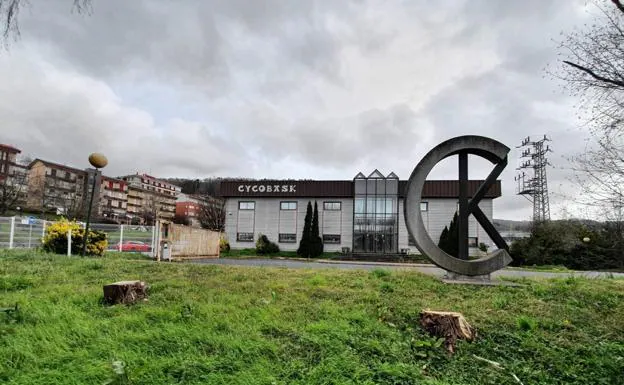 El edificio de Cycobask será derruido y sustituido por una pastilla de pabellones más pequeños. / F. DE LA HERA