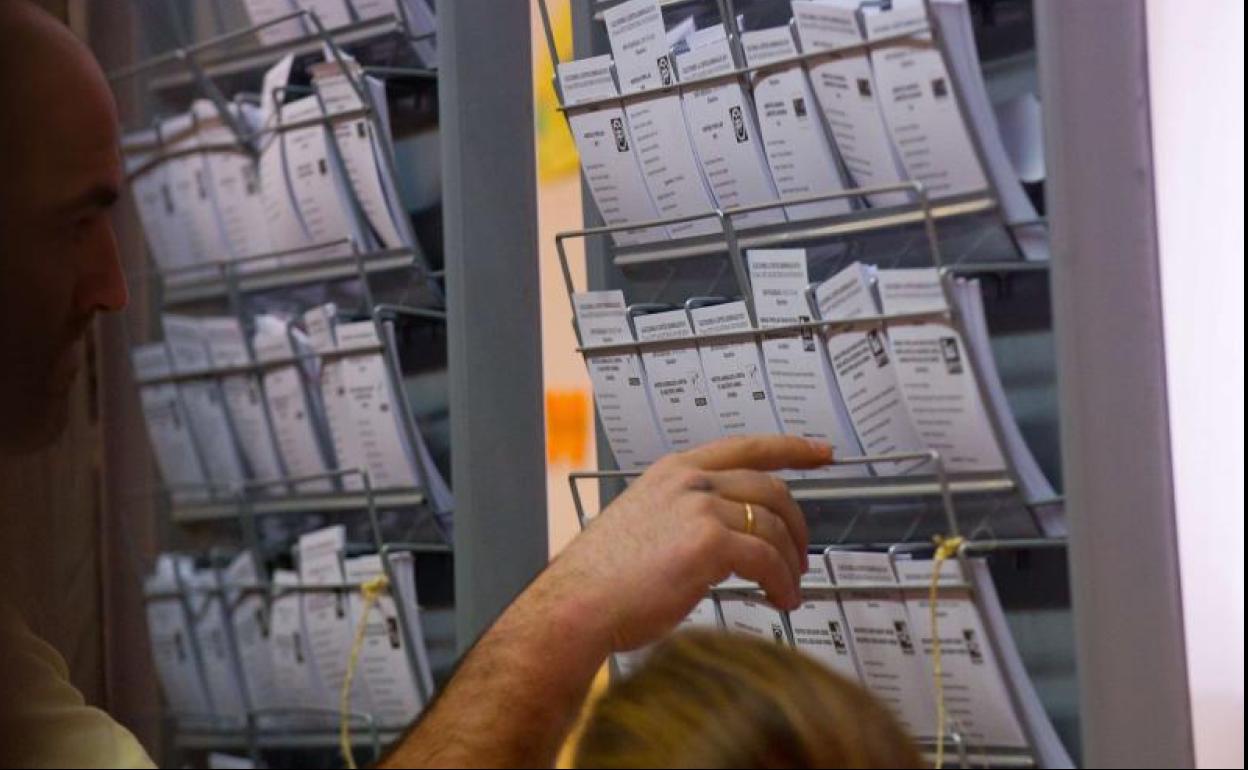 Los votantes recibirán en sus tarjetas censales distintas franjas horarias para ir a las urnas