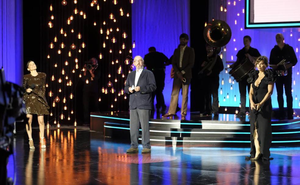 El equipo de 'Rifkin's Festival' durante la gala inaugural del Zinemaldia. /J. usoz