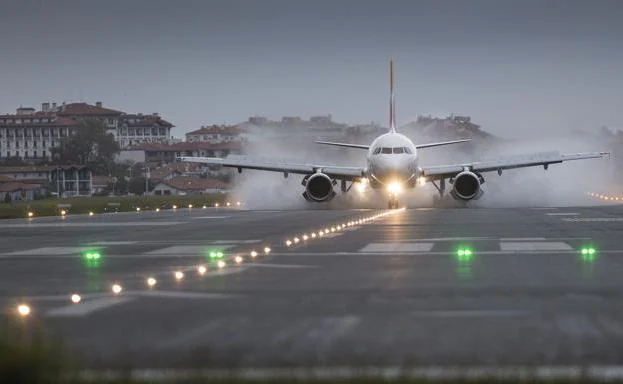 Otro mes desolador en el aeropuerto de Hondarribia