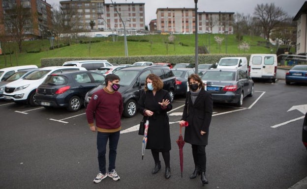 Borja Olazabal, Cristina Laborda y la técnico del área de Obras, Ana Baena. /f. de la hera