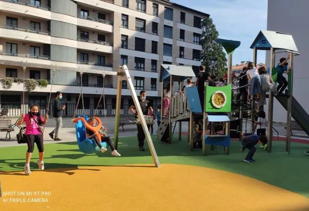 Estrenado un nuevo parque de juegos en la plaza Gernikako ...