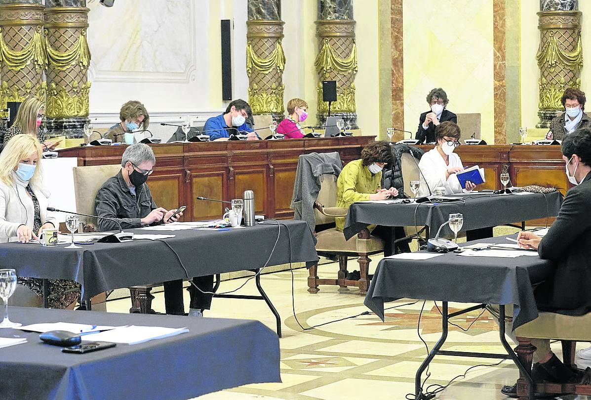 Se reabre la polémica sobre el uso del euskera en los ayuntamientos vascos - Vimarsana News