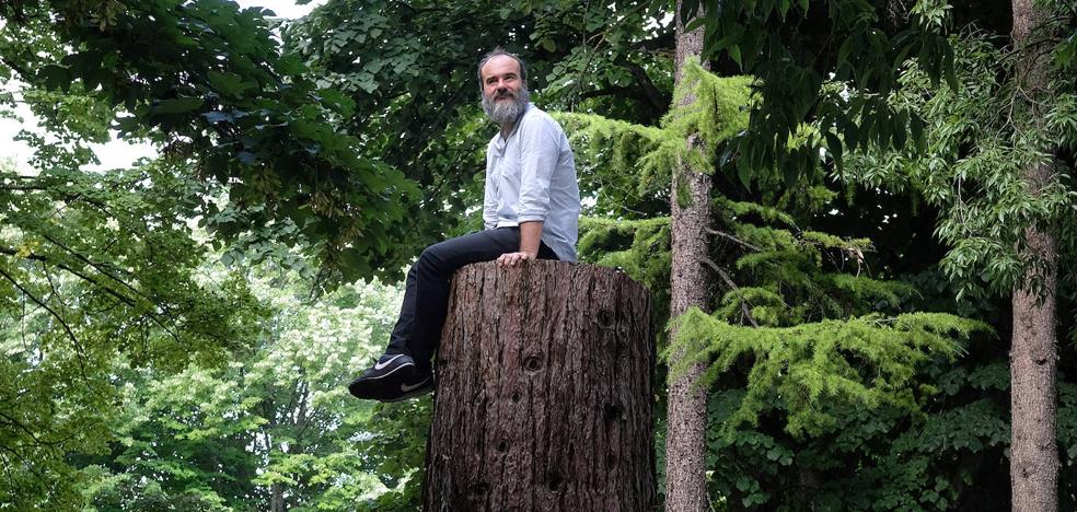 Oskar Alegria (Director de cine): «Claro que añoro el aislamiento de 'Zumiriki', fui muy feliz durante su rodaje» - Vimarsana News