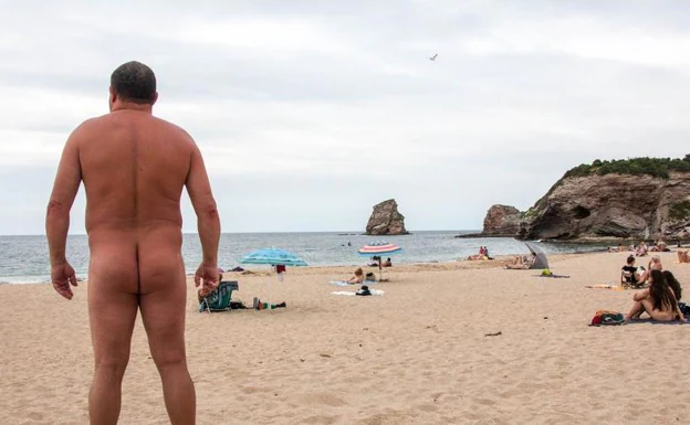 Sorpresa en Hendaia por la prohibición del nudismo en la playa El Diario Vasco image