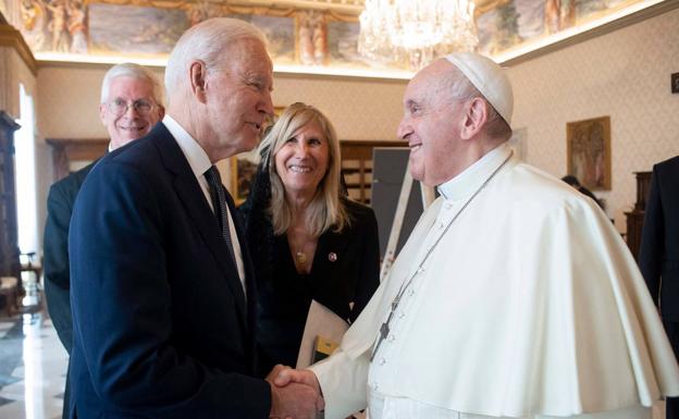 The Pope and Biden seal their alliance against the climate emergency in the Vatican