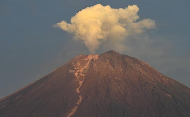 Eruption of the Semeru volcano.