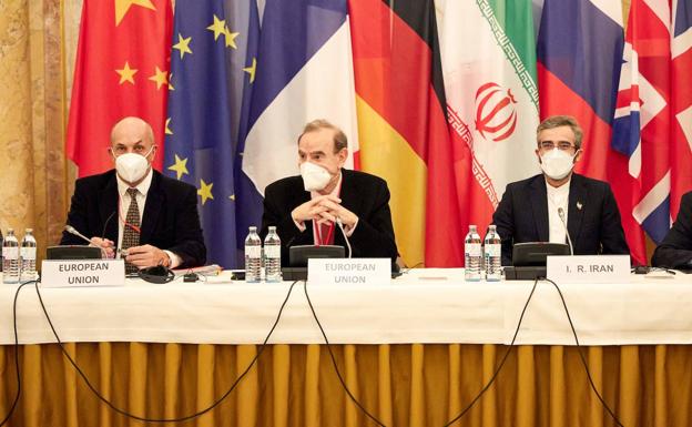 The coordinator of the process sent by the EU, Enrique Mora, and Iran's chief nuclear negotiator, Ali Bagheri Kani, at a meeting of the joint commission on negotiations aimed at reactivating the Iran nuclear deal. 
