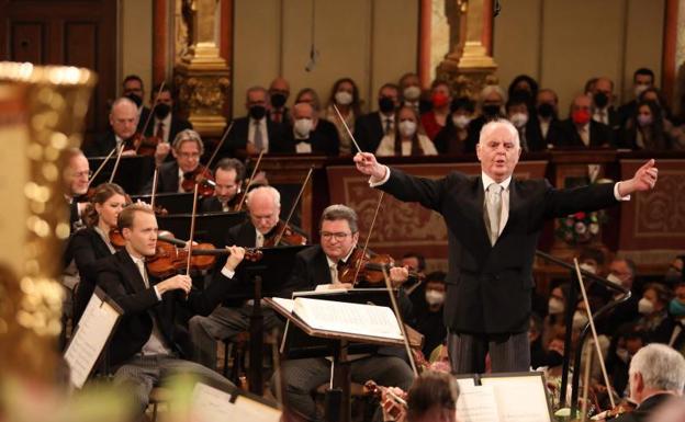 Barenboim dirige ayer a la Filarmónica de Viena en el Concierto de Año Nuevo. /AFP