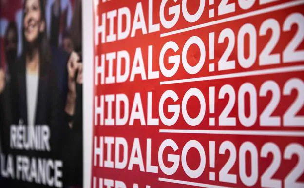 An electoral poster at the headquarters of the mayor and socialist candidate for the presidency, Anne Hidalgo.