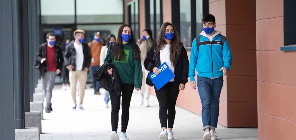 Ateak zabalduko ditu Deustuko Unibertsitateak «etorkizuneko ikasleei orientazioa eskaintzeko»